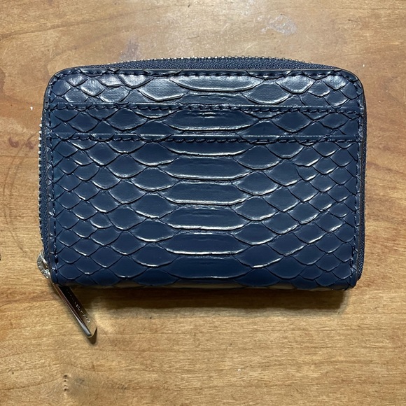 Michael Kors … wallet … zip around card case .. NWT - Picture 2 of 7